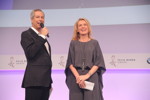Thomas Hermanns (Moderator) und Dr. Maria Furtw�ngler-Burda (Laudatorin 2016) beim FELIX BURDA AWARD 2016 in der BMW Welt in M�nchen am 17.04.2016.