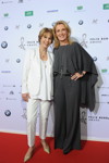 Dr. Christa Maar (Gesch�ftsf�hrender Vorstand Felix Burda Stiftung) mit Dr. Maria Furtw�ngler (Laudatorin Engagement des Jahres) beim FELIX BURDA AWARD 2016.