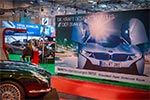 BMW Werbung auf dem Stand eines Carsharing Anbieters gegenüber 