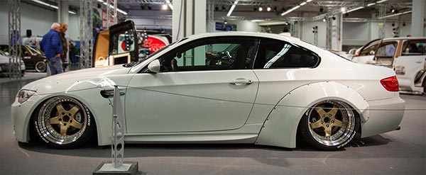 BMW 320i Coupé (E92 LCI), Baujahr: 2012, mit 4-Zylinder-Motor, Direkteinspritzer mit geänderter Luftführung, ca. 193 PS
