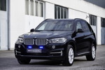 BMW auf der GPEC 2016: BMW X5 xDrive50i Security Plus mit Blaulicht vorne
