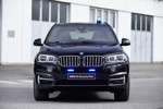 BMW auf der GPEC 2016: BMW X5 xDrive50i Security Plus mit Blaulicht vorne und auf dem Dach