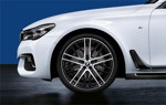 BMW 7er Limousine Langversion (G12), BMW M Performance 21 Zoll Leichtmetallräder Kreuzspeiche 650 M Bicolor schwarz/glanzgedreht.