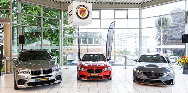 Manhart Showroom mit BMW X5M, M5 und M4 GTS