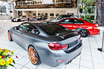BMW M4 GTS im Showroom von Manhart Performance