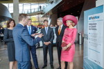 K&ouml;nig Willem-Alexander und K&ouml;nigin M&aacute;xima der Niederlande zu Besuch in der BMW Welt in M&uuml;nchen am 13. April 2016