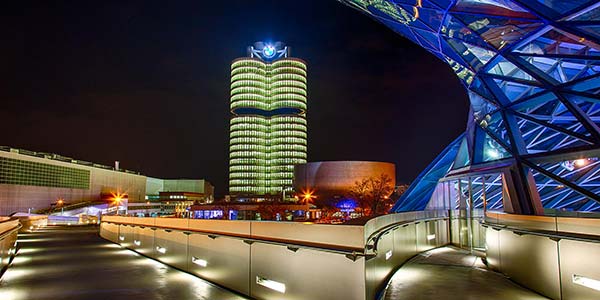 BMW Hochhaus bei Nacht, Foto aus 2016