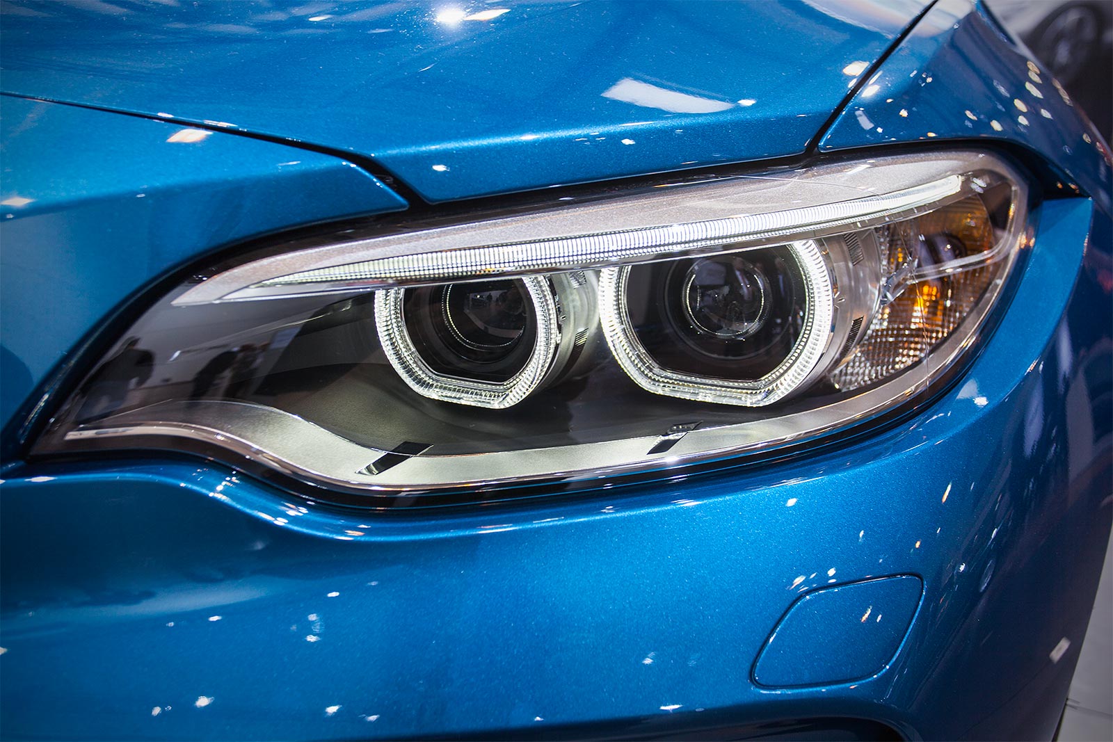 Foto: BMW M2, Scheinwerfer mit Xenon-Licht und adaptiven Kurvenlicht  (vergrößert)