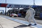 24h Rennen am Nrburgring, 2017. BMW M6 GT3 mit Start-Nr. #42, BMW Team Schnitzer, Fahrer: Marco Wittmann, Tom Blomqvist (GBR), Martin Tomczyk, Augusto Farfus (BRA). Boxenstopp.