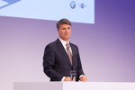 Vorstandsvorsitzender Harald Krueger: 'Seit einem halben Jahrhundert begeistert Mobilitaet aus Niederbayern Menschen in aller Welt. Darauf können wir gemeinsam stolz sein.'