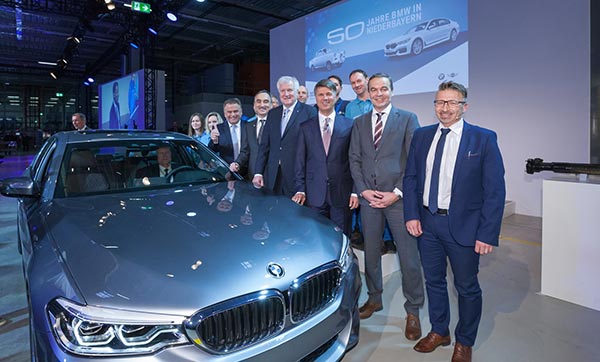 Der 10millionste BMW aus dem Werk Dingolfing pünktlich zum Jubiläum '50 Jahre BMW in Niederbayern'.