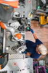 Mensch-Roboter-Kollaboration in der Achsgetriebemontage, BMW Group Werk Dingolfing