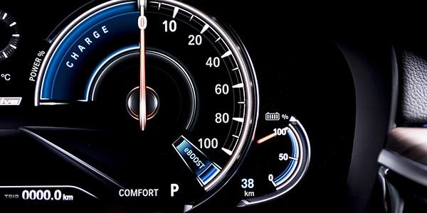 BMW 530e iPerformance, eDrive/Charge Anzeige statt Drehzahlmesser im Instrumentendisplay