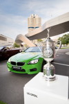 BMW International Open 2017, Tee-Off an der BMW Welt, vorne die US-Open Sieger-Trophäe.
