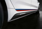 BMW M5 mit M Performance Parts, seitliche Streifen in M Farbe und M Performance Schriftzug