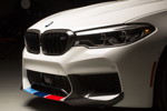 BMW M5 mit M Performance Parts, Frontspoiler mit M Streifen