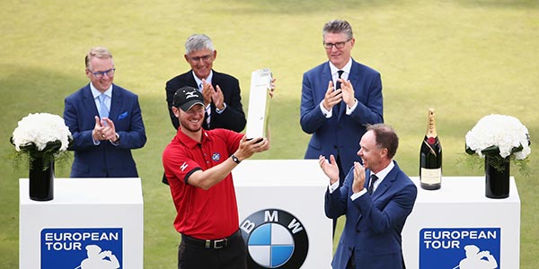 BMW PGA Championship 2016, Wentworth Club. Sieger Chris Wood (vorne links) und Dr. Ian Robertson.