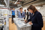Ilka Horstmeier, BMW Group, Leiterin Produktion Motoren und Elektrische Antriebssysteme, und Ilse Aigner, Bayerische Staatsministerin f�r Wirtschaft und Medien, Energie und Technologie.