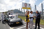 Zandvoort (NED), 19. August 2017. DTM Rennen 11. Kuchen zum 150. DTM-Rennen von Bruno Spengler, mit BMW Motorsport Direkter Jens Marquardt.