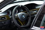 BMW 335i Touring (E91), gold eingefärbte Carbon-Interieurleisten.