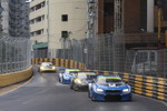 Macau (CHN), 16.-19.11.2017. FIA GT World Cup, Rennen, Marco Wittmann im BMW M6 GT3 #91 und Chaz Mostert (AUS) im BMW M6 GT3 #90.