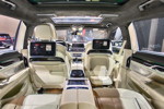 BMW 750Ld Individual, Blick in den Fond mit Executive Lounge und Fond Entertainment Experience