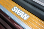 BMW M 760 Li Individual Inspired by Nautor's Swan, individuelle Einstiegsleiste