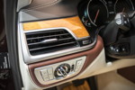 BMW M 760 Li Individual Inspired by Nautor's Swan, Bedienelemente links vom Lenkrad