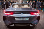 BMW Concept 8series, Heckansicht mit markanten LED Rücklichtern und großen Abgasendrohren