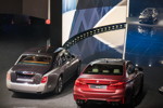 Der ganz neue Rolls-Royce Phantom neben dem ebenfalls ganz neuem BMW M5 auf der IAA 2017.