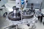 Prototypenbau der zuknftigen, fnften Generation BMW Group E-Antriebe: Motor, Getriebe und Leistungselektronik in eigener, kompakter E-Antriebskomponente.