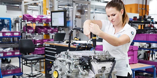 Prototypenbau der zukünftigen, fünften Generation BMW Group E-Antriebe: Motor, Getriebe und Leistungselektronik in eigener, kompakter E-Antriebskomponente.