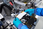 Produktion von Batteriezell-Prototypen zur Weiterentwicklung von Zellchemie, Zelldesign und Build-to-Print-Kompetenz.