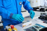 Produktion von Batteriezell-Prototypen zur Weiterentwicklung von Zellchemie, Zelldesign und Build-to-Print-Kompetenz.