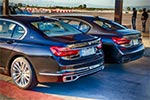 BMW M760Li xDrive neben einem BMW M760Li V12 Excellence auf der privaten Rennstrecke von Thermal