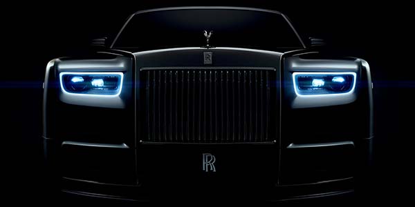 Rolls-Royce Phantom, mit prägnant umrandeten Tagfahrscheinwerfer und modernem Laserlichtsystem