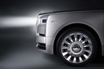 Rolls-Royce Phantom, prägnant umrandete Tagfahrscheinwerfer und modernes Laserlichtsystem