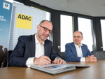 BMW Motorrad RIDES powered by ADAC / Vertragsunterzeichnung BMW Motorrad und ADAC in der ADAC Zentrale in Mnchen am 30.01.2018