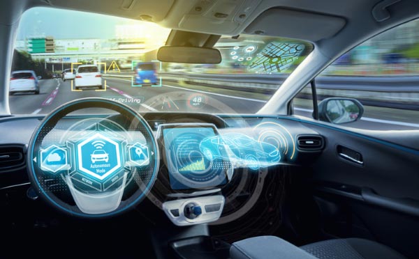 Apps im Auto, Foto: ©istock.com/metamorworks