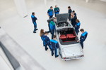 BMW 1600 GT Cabrio aus 1967, restauriert von Auszubildenden im BMW Werk Dingolfing.