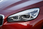BMW 2er Active Tourer (Facelift 2018), neu gestaltetes Leuchtendesign bei den optionalen LED- und Adaptiven LED-Scheinwerfern mit blendfreiem Fernlicht.