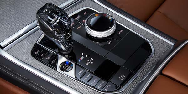 BMW 8er Coupé, neue Mittelkonsole mit iDrive Touch Controller und Automatikwählhebel
