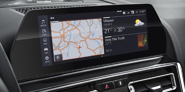 BMW 8er Cabriolet, Bord-Bildschirm mit Touchscreen.