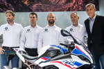 Marc Bongers (BMW Motorrad Motorsport Director), Markus Reiterberger, Tom Sykes (GBR), Shaun Muir (GBR, Team Chef) und Dr. Markus Schramm (Leiter BMW Motorrad)