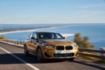 BMW X2 xDrive20d, Modell M Sport X, in Galvanic Gold, on location in Lissabon.