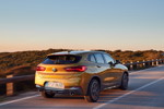 BMW X2 xDrive20d, Modell M Sport X, in Galvanic Gold, on location in Lissabon.