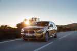 BMW X2 xDrive20d, Modell M Sport X, in Galvanic Gold, on location in Lissabon.