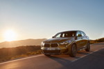 BMW X2 xDrive20d, Modell M Sport X, in Galvanic Gold, on location in Lissabon.