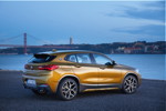 BMW X2 xDrive20d, Modell M Sport X, in Galvanic Gold, on location in Lissabon.