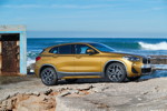 BMW X2 xDrive20d, Modell M Sport X, in Galvanic Gold, on location in Lissabon.